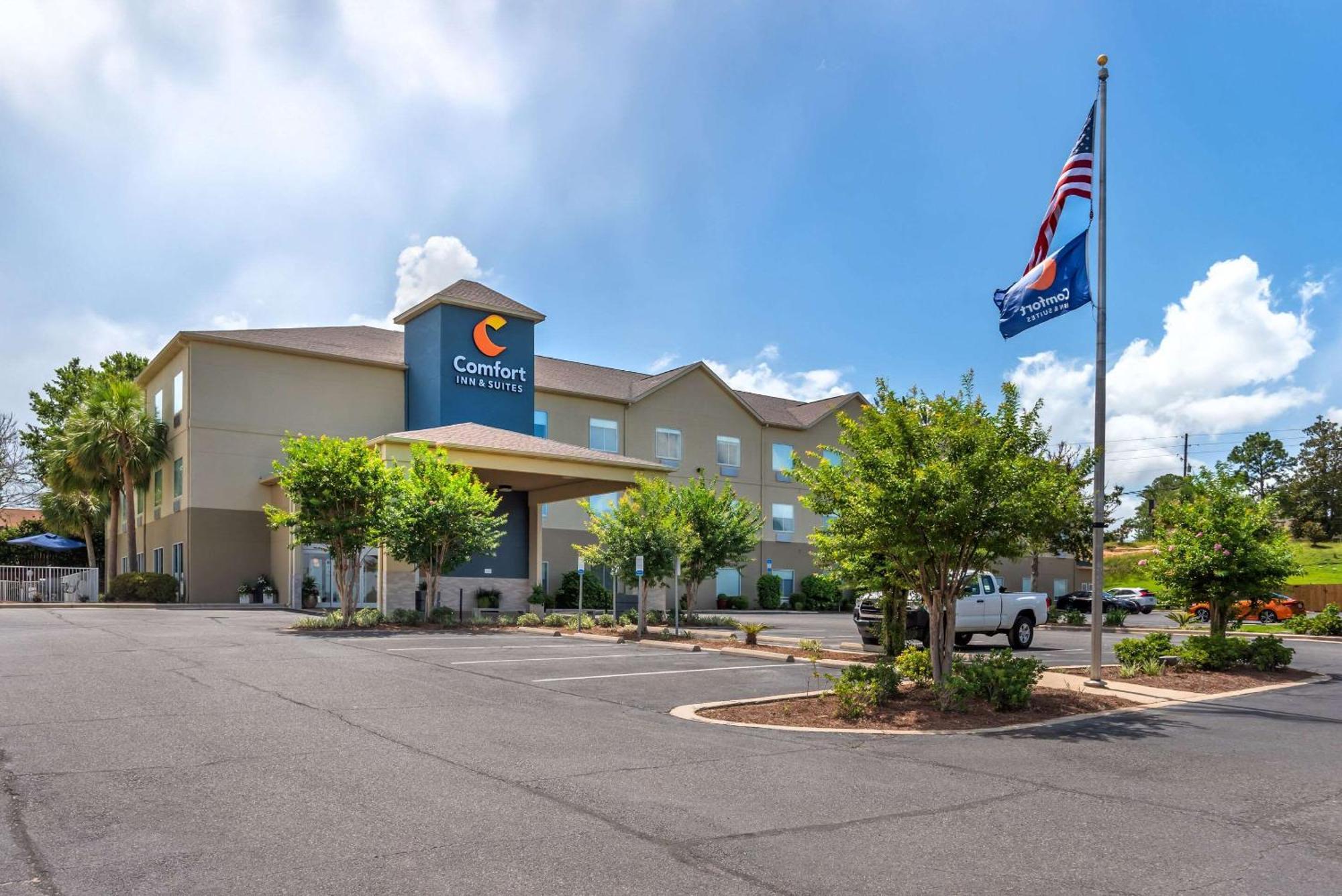 Comfort Inn & Suites Crestview Exterior photo