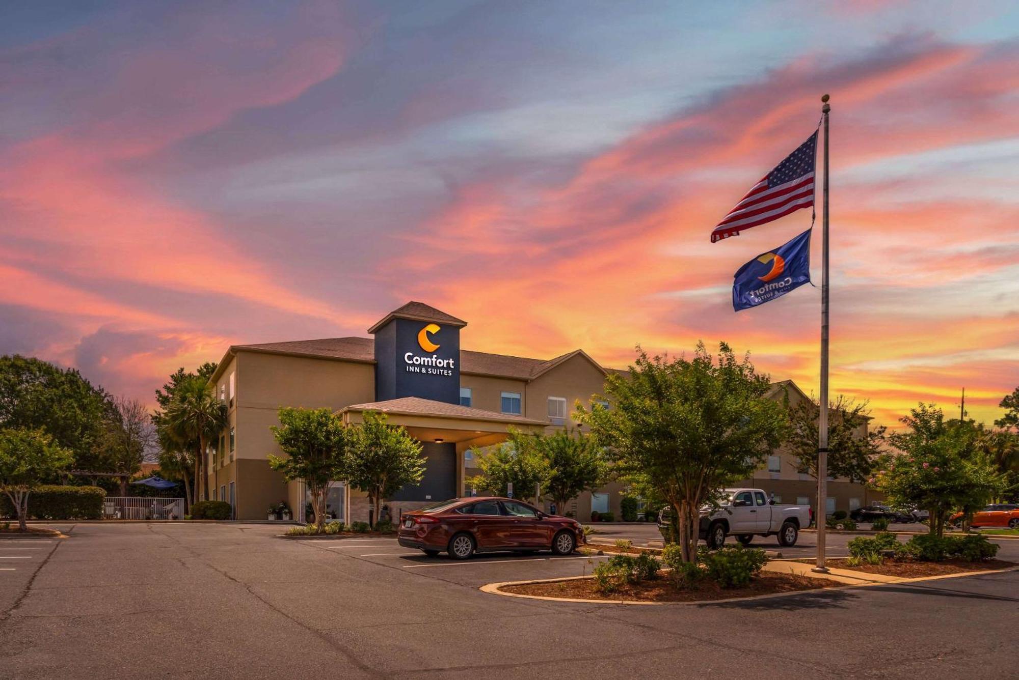 Comfort Inn & Suites Crestview Exterior photo